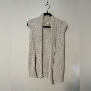GAP beige knit vest
